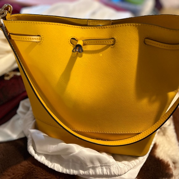 MK yellow bucket bag never used - Picture 4 of 4